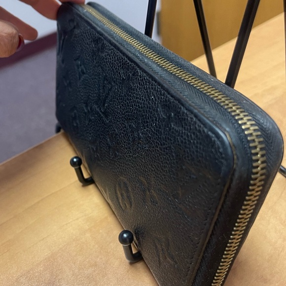 - Louis Vuitton Monogram Wallet - Picture 7 of 8
